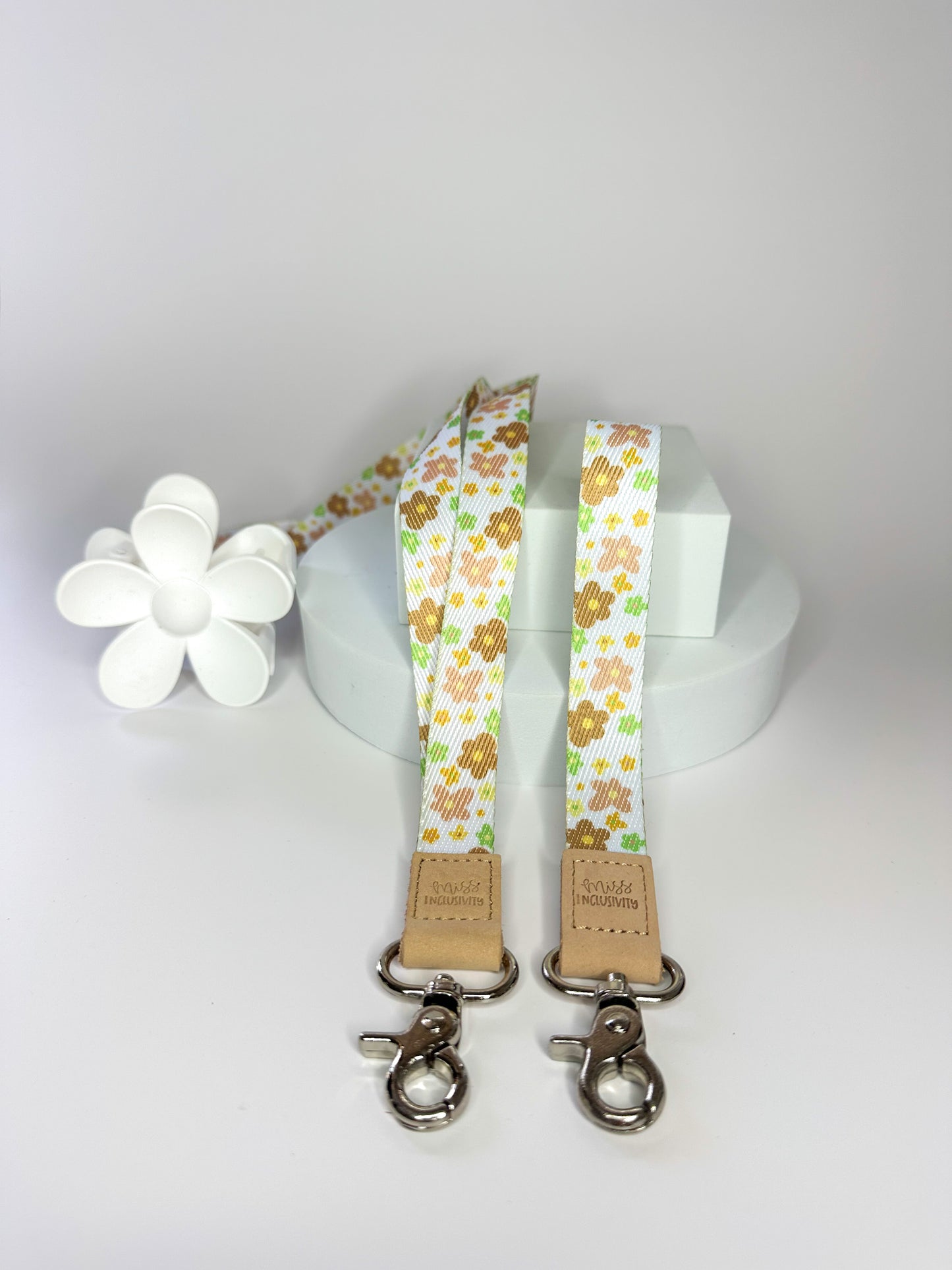 Neutral Retro Floral Mini